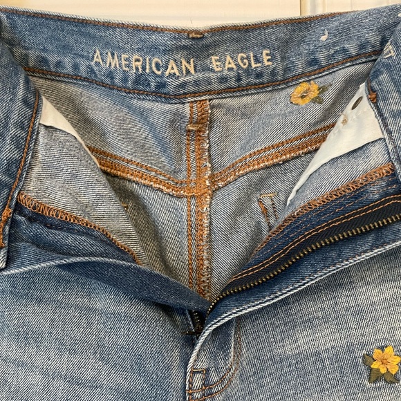 American Eagle embroidered flower printed mom shorts size 10 - Picture 3 of 8